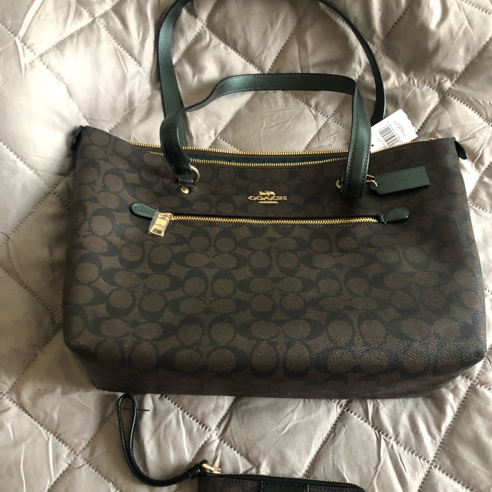 NWT Coach Zipper Tote and wristlet